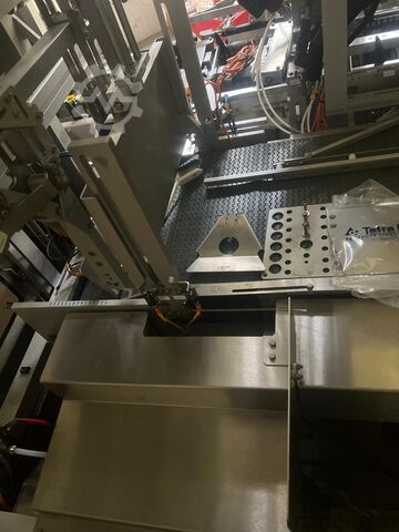 машина за производство на напитки TETRA PAK CARDBOARD PACKER CBP 32 V600 NEW CONDITION, FOR MULTI FORMATS