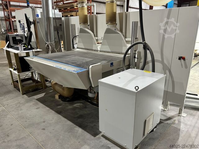 Centro de mecanizado con mesa nido SCM M600 F