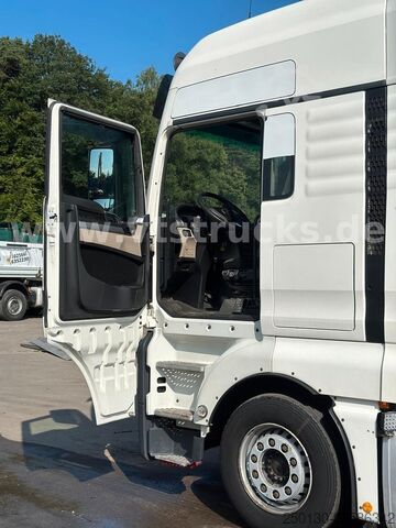 Standard tractor unit MAN TGX 26.500 6x2 Blatt-/Luft