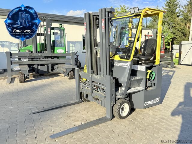 Stivuitor cu patru direcții Combilift CB3000 GAS TRIPLEX 4900 CABIN POSITIONER
