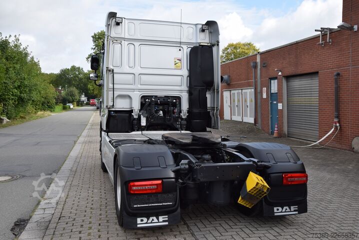 Đầu kéo tiêu chuẩn Daf XF 530 Flachdach Retarder Leder ACC TV Navi