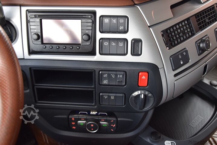 Đầu kéo tiêu chuẩn Daf XF 530 Flachdach Retarder Leder ACC TV Navi