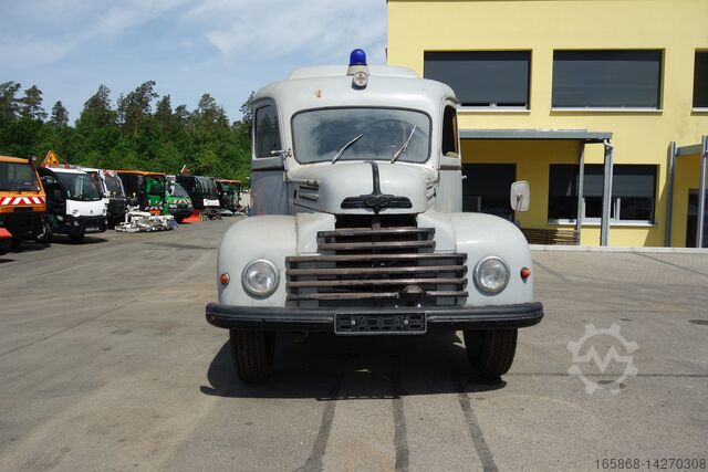 Servicio de bomberos/Salvamento Ford Ford FK 3500 V8 mit H-Kennzeichen Oldtimer ehemaliger Krankenwagen