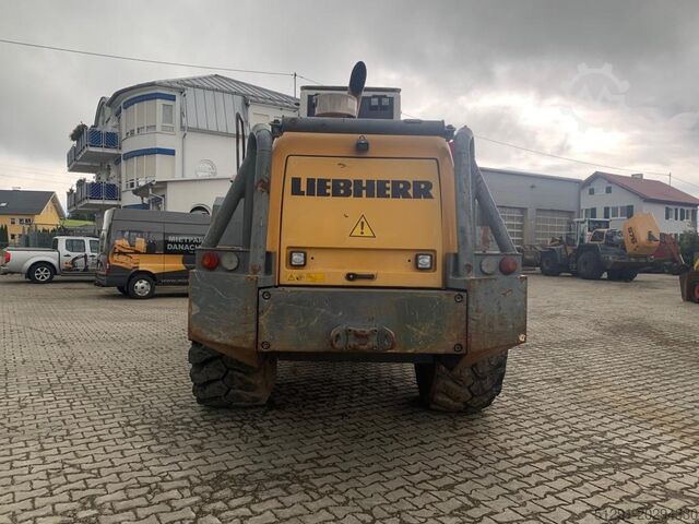 Kolesový nakladač Liebherr L576