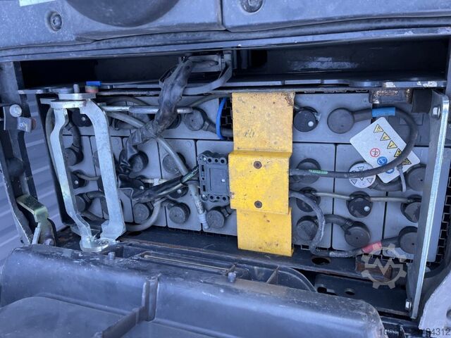 Penumpuk berdiri Linde D12SP