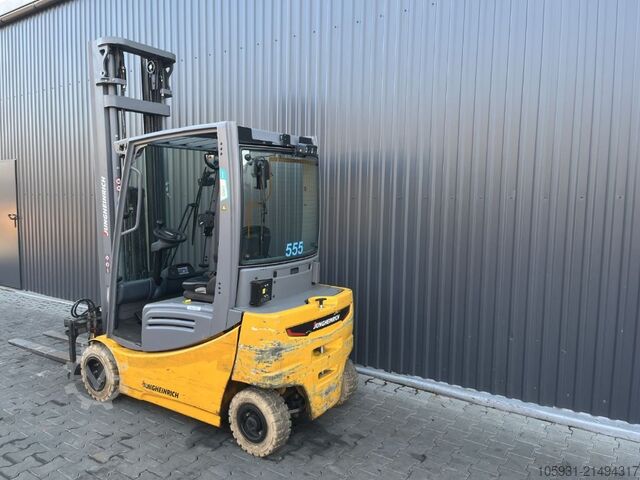 Forklift listrik 4 roda Jungheinrich EFG320