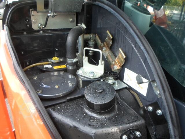Minibagr HITACHI ZX 33 U-6-CLR