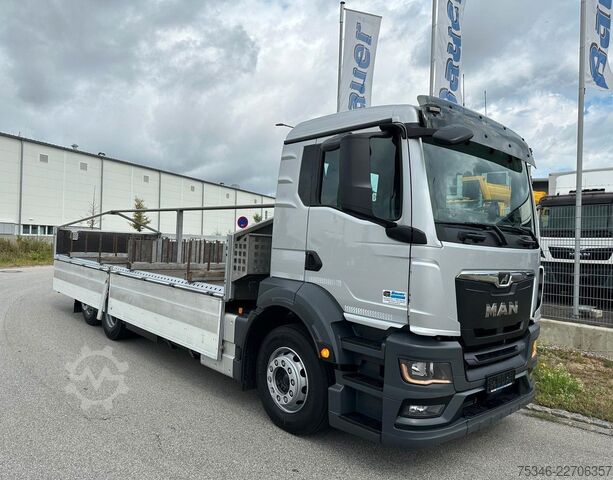 Tovornjak s ploščadjo MAN TGS 26.360 LL/Pritsche 7,10 m/Lenkachse/ 108 tkm