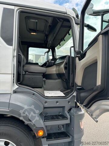 Tovornjak s ploščadjo MAN TGS 26.360 LL/Pritsche 7,10 m/Lenkachse/ 108 tkm