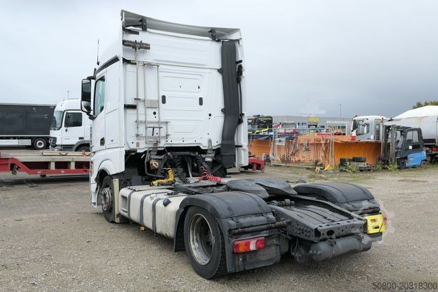 Veszélyes anyagokat szállító teherautó MERCEDES-BENZ 1843 Actros 4x2, Retarder, AC,2x Tank, Lowliner