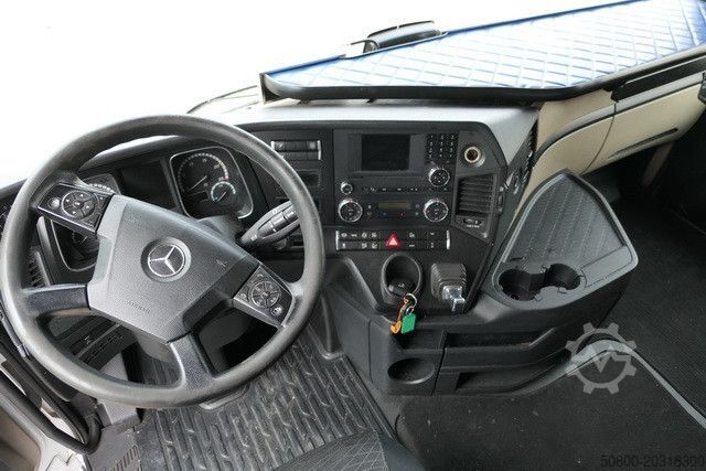 Veszélyes anyagokat szállító teherautó MERCEDES-BENZ 1843 Actros 4x2, Retarder, AC,2x Tank, Lowliner