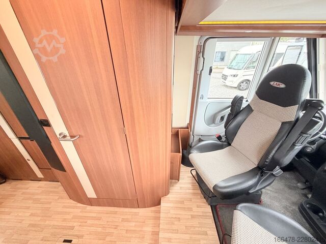 Integrisani kamper LMC Explorer Comfort I 655 G Rundsitzgruppe