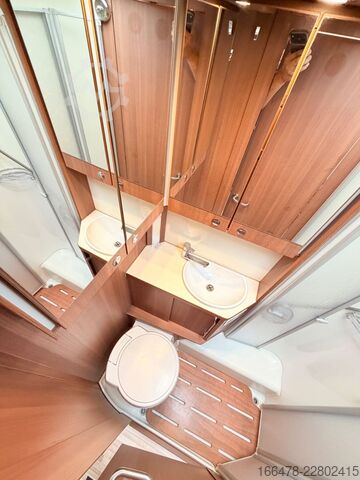 Integrisani kamper LMC Explorer Comfort I 655 G Rundsitzgruppe