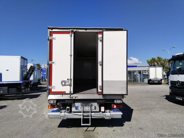 Truk berpendingin Iveco ML120E25