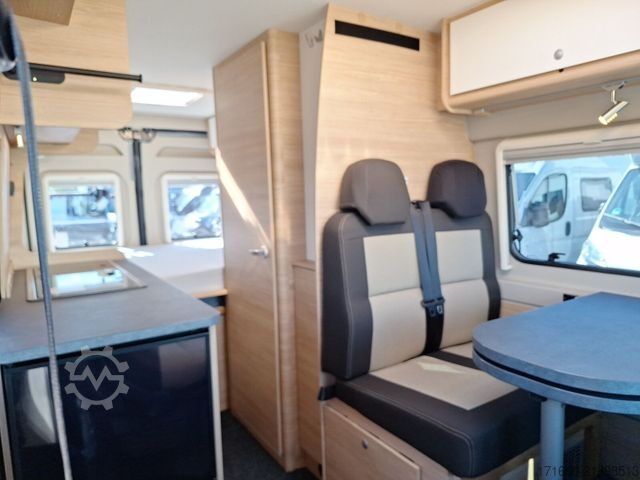 Kamper ROADCAR R 600 Citroen 140 PS Eisengrau met. *Markise*AHK