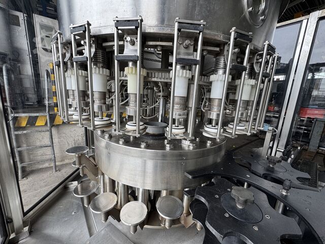 Enchedora com 24 válvulas para enchimento a baixo vácuo Bertolaso Cobert Ambra