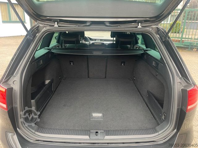 미니버스 VOLKSWAGEN Passat Variant 2.0 DSG*R-Line*PANO*LED*Teilleder