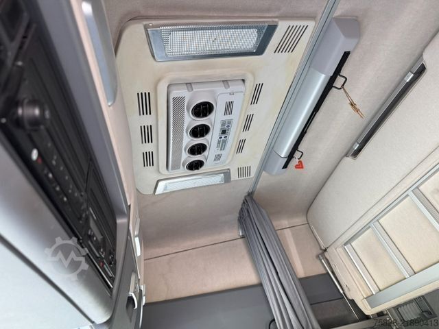 Camión plataforma con toldo RENAULT T480 High / Retarder / Bycool / Anhänger vorhand