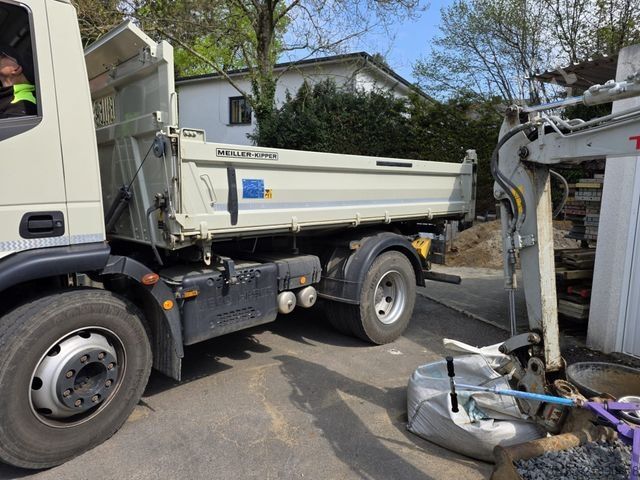 Üç taraflı damperli kamyon IVECO EuroCargo ML 160 E 32 2-Achs Kipper