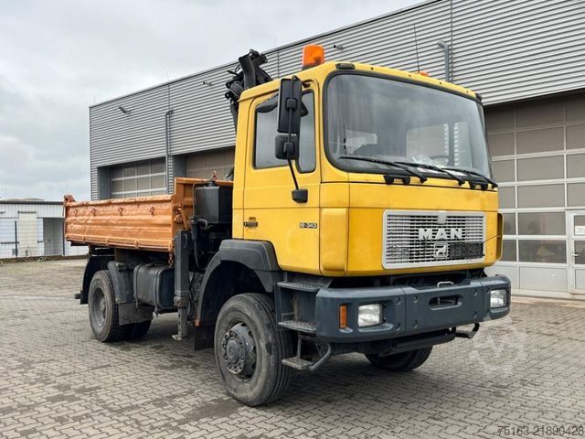 Üç taraflı damperli kamyon MAN F2000 19.343 FAK 2-Achs Allradkipper Kran