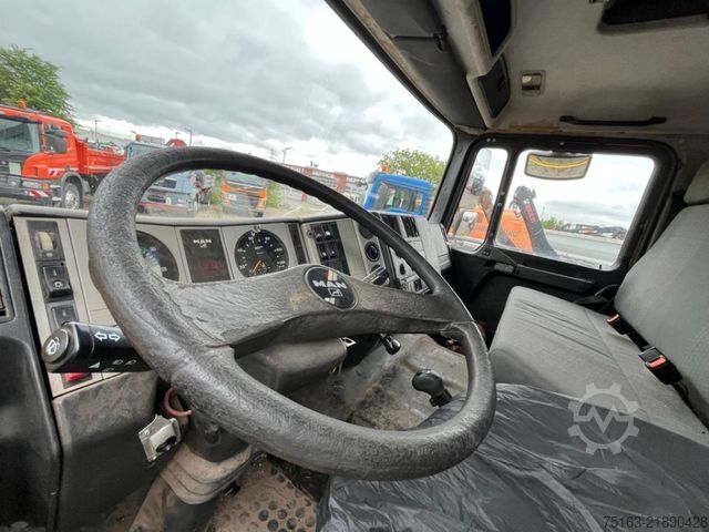 Üç taraflı damperli kamyon MAN F2000 19.343 FAK 2-Achs Allradkipper Kran