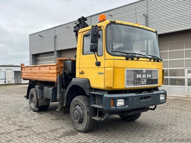 Damperli kamyon MAN F2000 19.343 FAK 2-Achs Allradkipper Kran