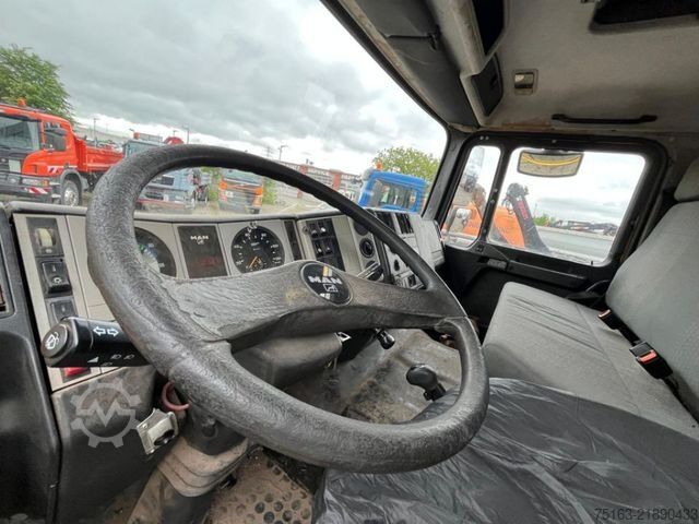 Damperli kamyon MAN F2000 19.343 FAK 2-Achs Allradkipper Kran