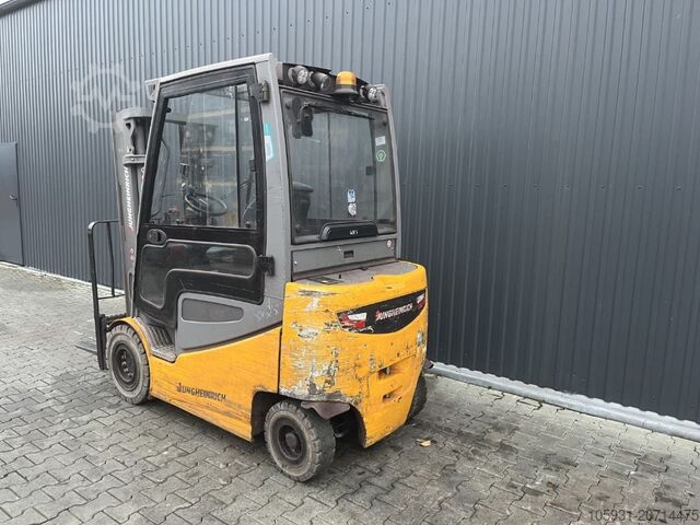 Električni viljuškar na 4 kotača Jungheinrich EFG425k