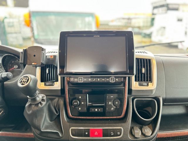 Camper integrado CARTHAGO Chic C-Line I 4.9 *Einzelbetten-Hubbett*