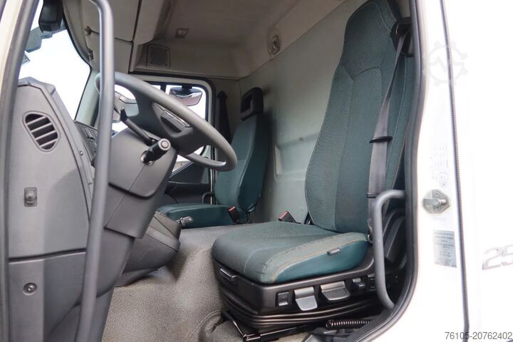 Lagaminas Volvo FL Bak + Dhollandia klep 2000 Kg