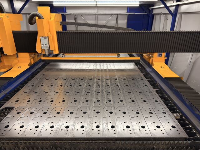 Stroj za lasersko rezanje vlakana MicroStep MSF Pro 4020 10KW Fiber mit Bohrspindel!