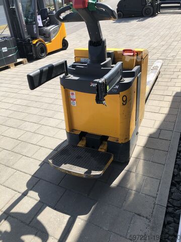 Electric Pallet Trucks Jungheinrich ERE120 | 2400mm
