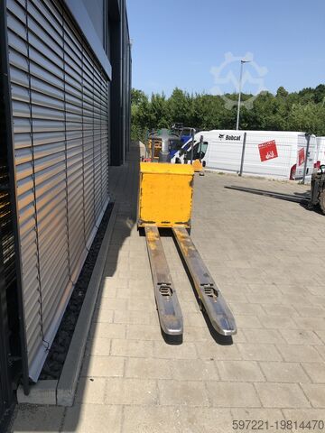 Electric Pallet Trucks Jungheinrich ERE120 | 2400mm