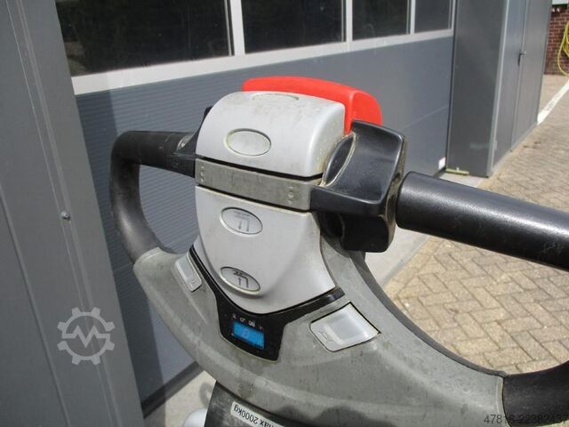  TOYOTA LPE200