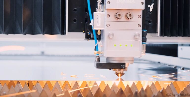 Laserschneidmaschine DURMA VORFÜHRLASER HD-FN 3015 12 kW