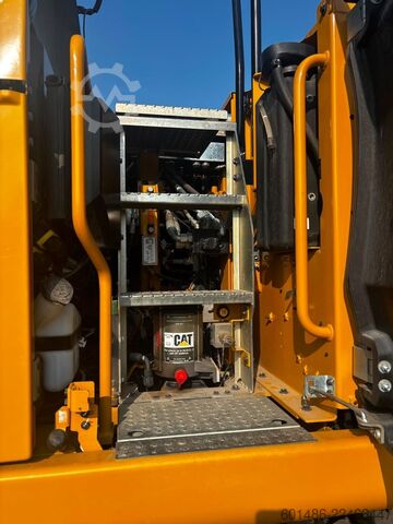 Escavadora sobre rodas CATERPILLAR M318-07 Erst 2800 Betriebsstunden
