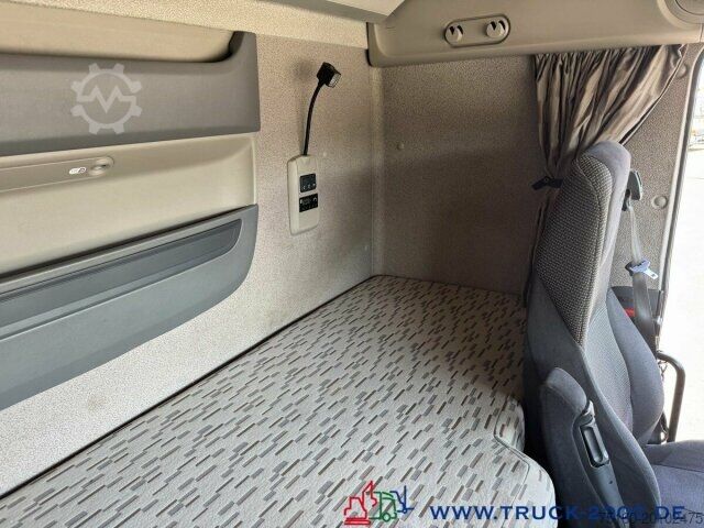 Standard dragbil DAF XF 460 FT Super Space Cab 2 Betten + Kühlschrank