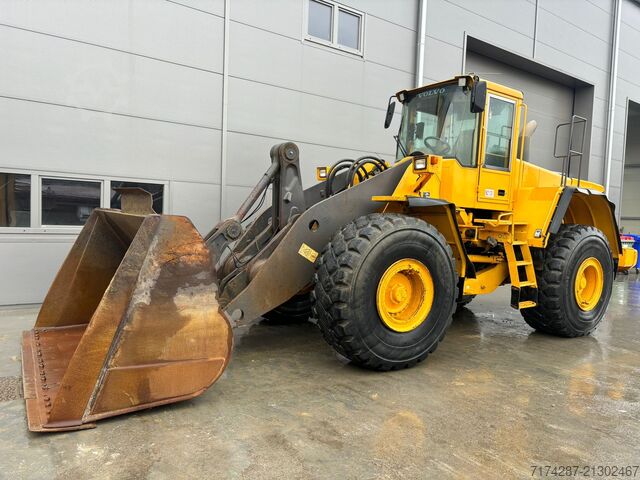 навантажувач Volvo L150E