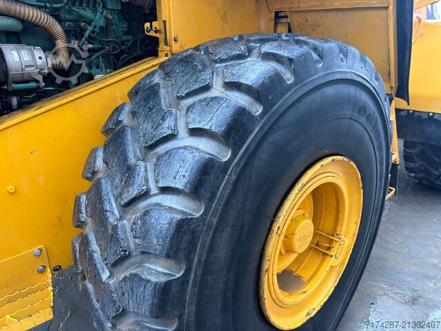 навантажувач Volvo L150E