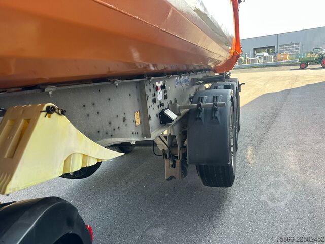 Полуприколка кипер SCHMITZ CARGOBULL SKI 24 SL 7.2 Kippsattelauflieger mit Schiebever