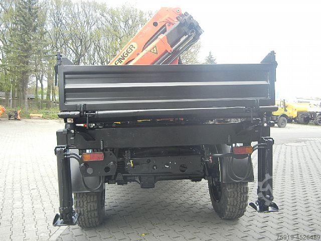 Other Mercedes-Benz UNIMOG 1300L mit großem Kran + Funkfernsteuerung