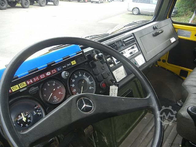 Other Mercedes-Benz UNIMOG 1300L mit großem Kran + Funkfernsteuerung