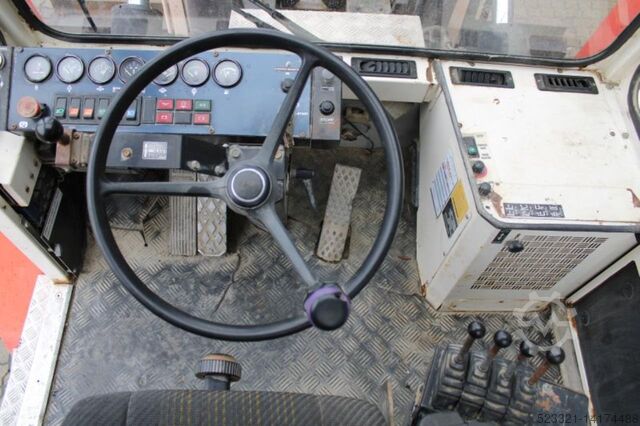 Xe nâng động cơ diesel SveTruck 1260-30