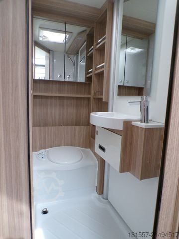 Halvintegreret autocamper BÜRSTNER Limited T 660 Automatik, Winterpaket, Hubbett