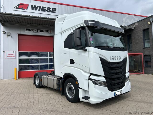 标准牵引车头 IVECO S-WAY 490 NAVI 2 Tanks Sehr gepflegt