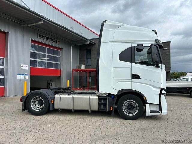 标准牵引车头 IVECO S-WAY 490 NAVI 2 Tanks Sehr gepflegt