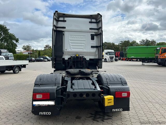 标准牵引车头 IVECO S-WAY 490 NAVI 2 Tanks Sehr gepflegt