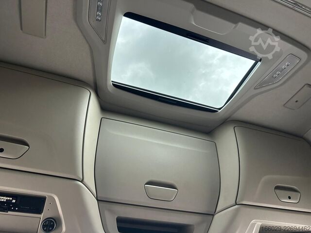 标准牵引车头 IVECO S-WAY 490 NAVI 2 Tanks Sehr gepflegt