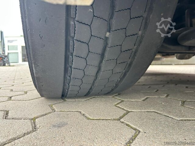 标准牵引车头 IVECO S-WAY 490 NAVI 2 Tanks Sehr gepflegt