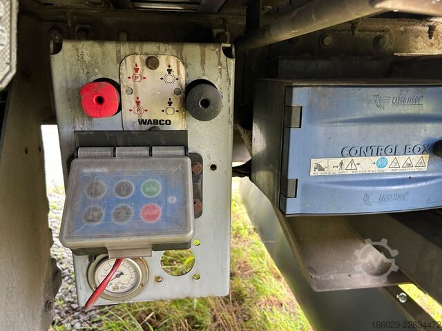 行走地板半挂车 KRAKER CF-Z Schubboden 92m³ 10mm Boden Sehr sauber
